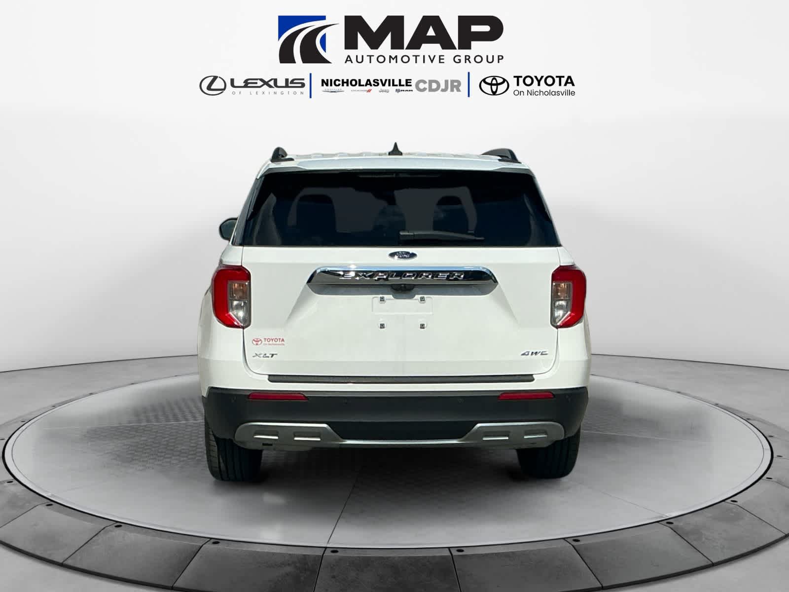 Used 2023 Ford Explorer XLT w/ Equipment Group 202A AWD/4WD image 4