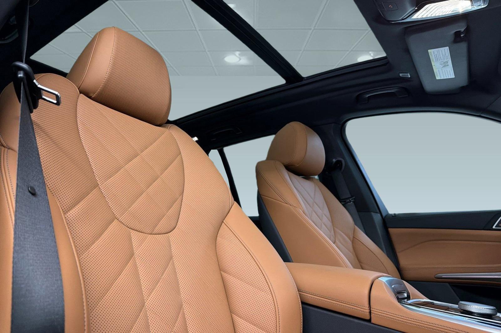 Used 2026 BMW X5 sDrive40i w/ Premium Package RWD image 15