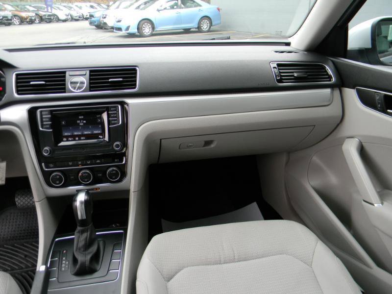 Used 2017 Volkswagen Passat 1.8T S image 18
