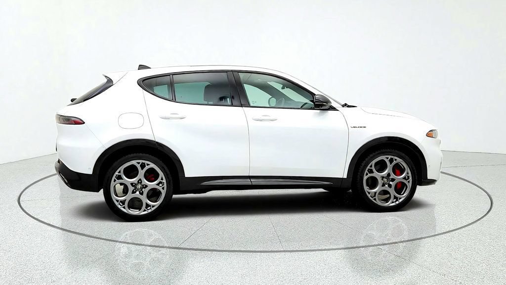 Used 2024 Alfa Romeo Tonale Veloce w/ Active Assist Package AWD/4WD image 4