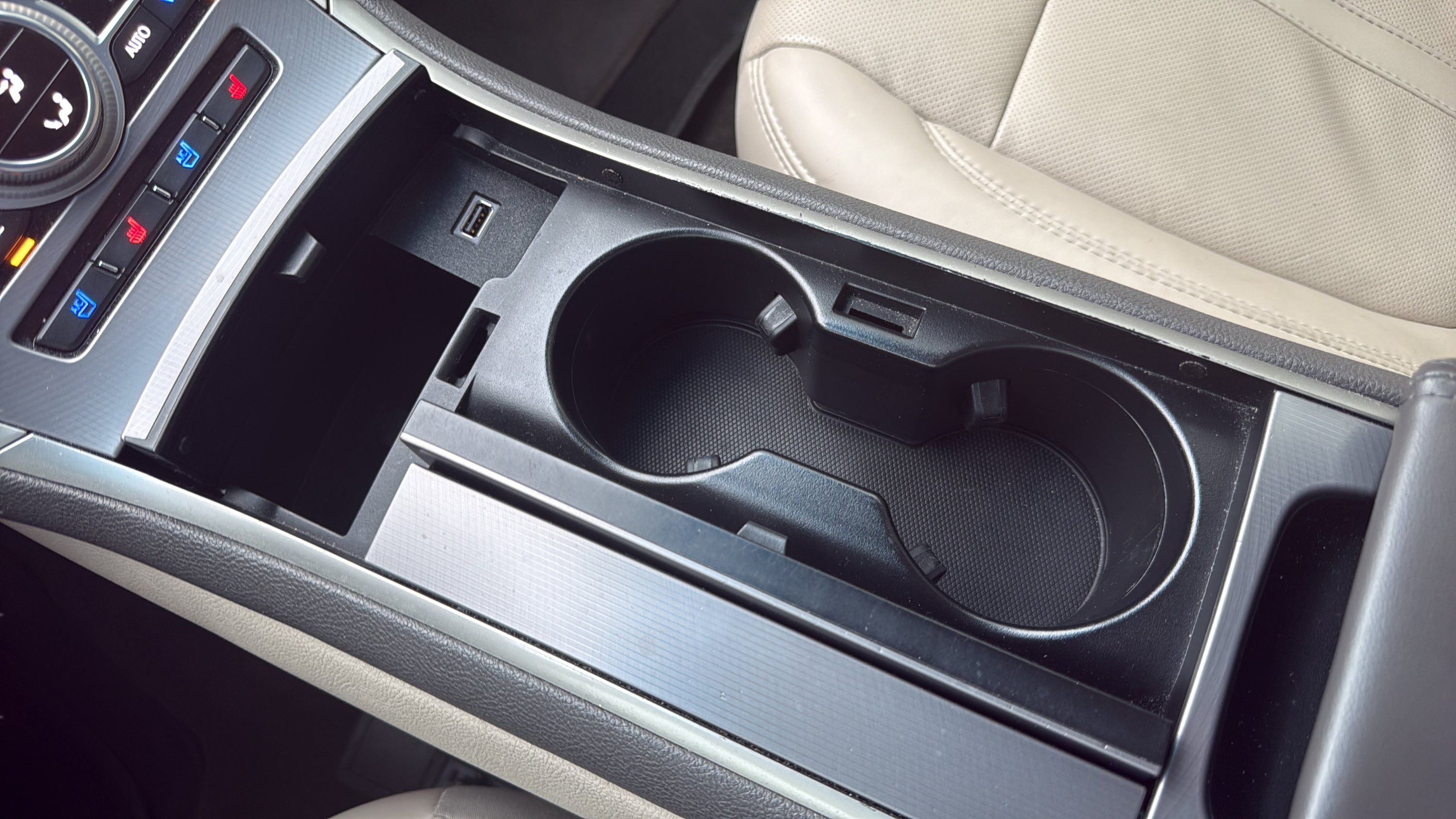 Used 2017 Lincoln MKZ Reserve FWD image 19