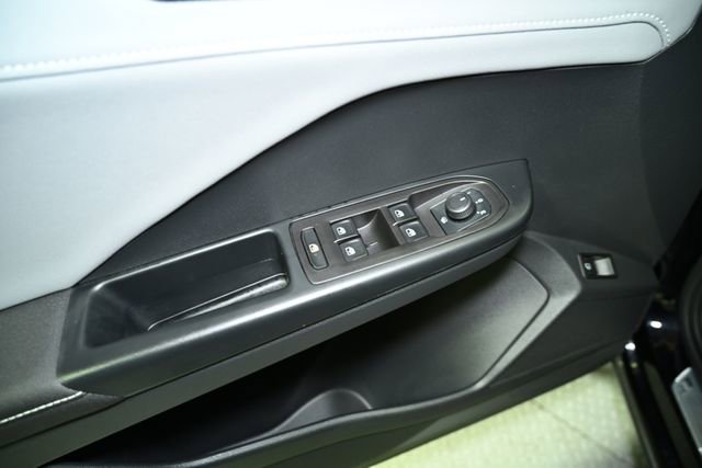 Used 2024 Volkswagen Taos SE image 29