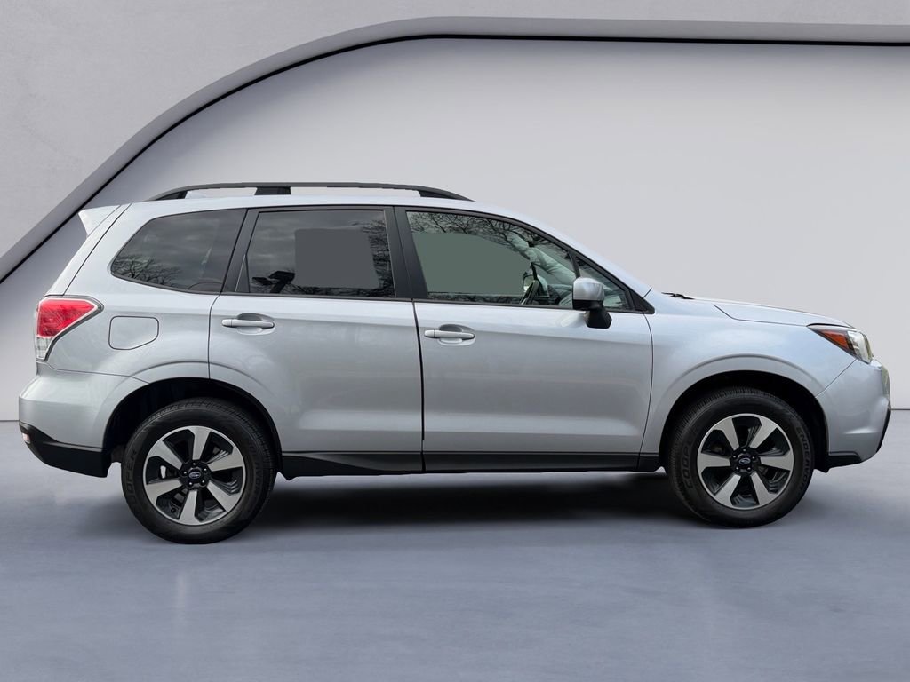 Used 2017 Subaru Forester 2.5i Premium w/ All-Weather Package image 6