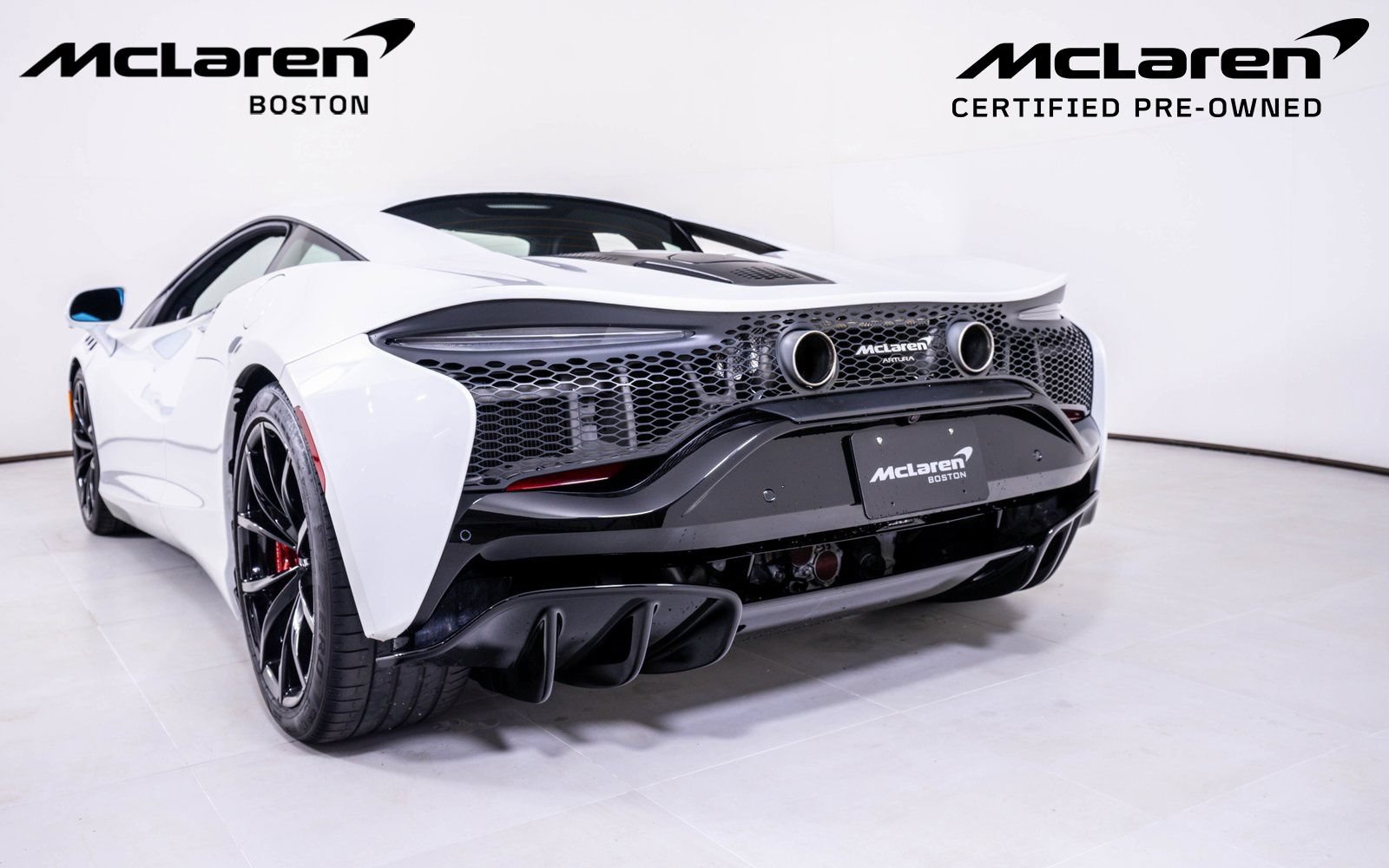 Used 2023 McLaren Artura RWD image 10