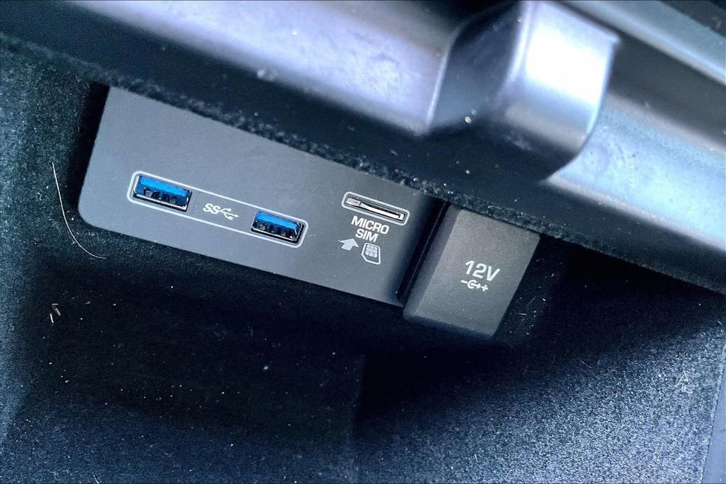 Used 2020 Land Rover Range Rover Evoque SE image 32