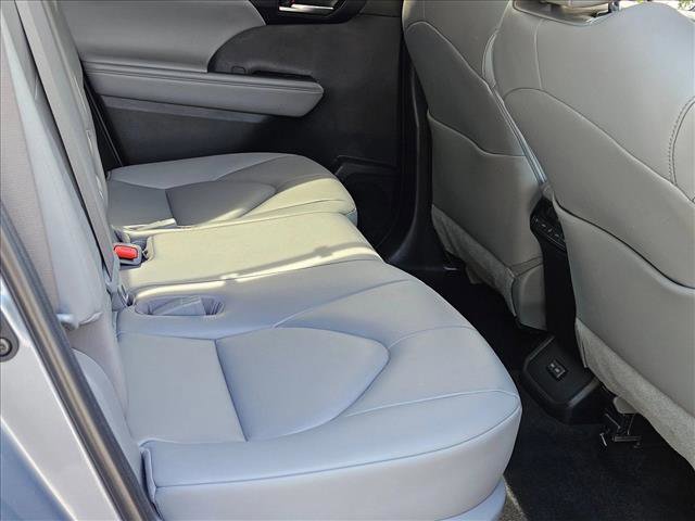 Used 2023 Toyota Highlander XLE AWD/4WD image 19