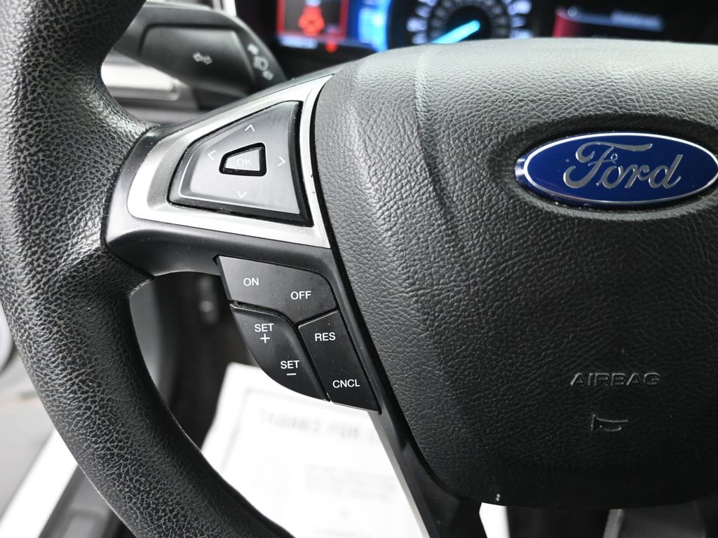 Used 2017 Ford Fusion SE w/ Fusion SE Technology Package image 18