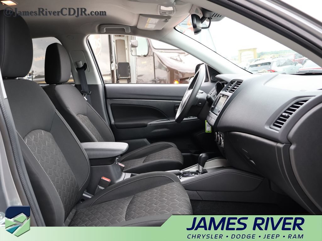 Used 2025 Mitsubishi Outlander Sport SE AWD/4WD image 10