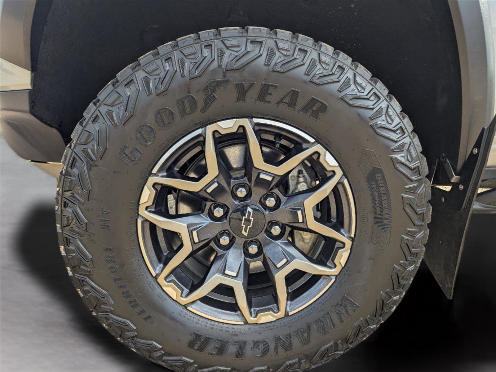 Used 2023 Chevrolet Colorado ZR2 w/ ZR2 Convenience Package III image 10