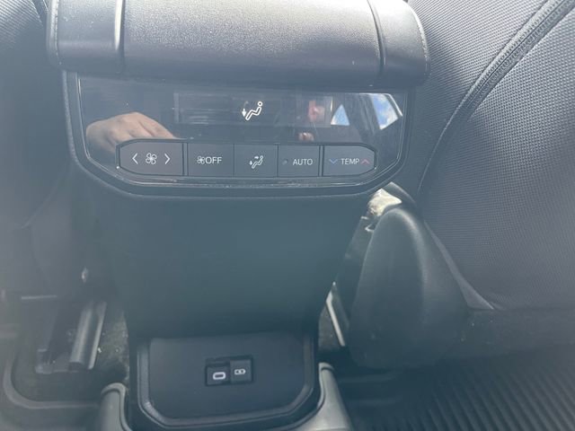 Used 2023 Toyota Highlander LE FWD image 28
