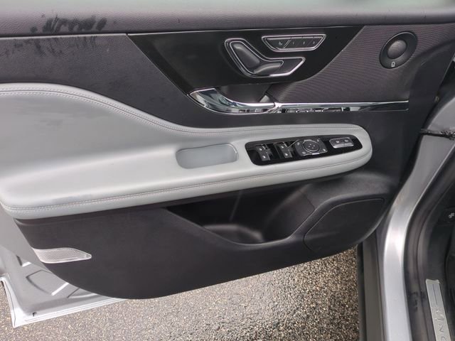 Used 2022 Lincoln Corsair Reserve w/ Luxury Package image 12