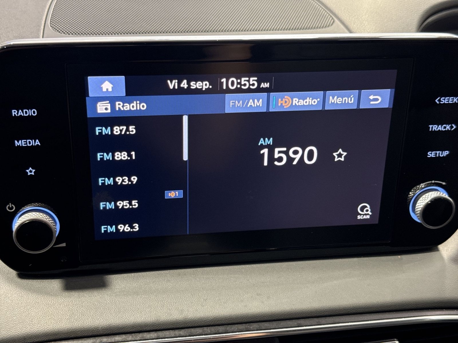 Used 2023 Hyundai Santa Fe SE AWD/4WD image 18