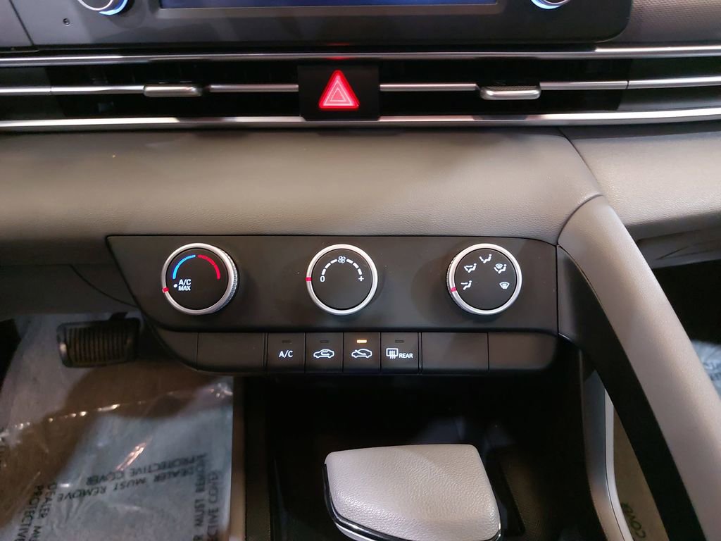 Used 2023 Hyundai Elantra SE FWD image 25