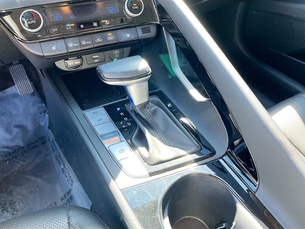 Used 2025 Hyundai Elantra Limited FWD image 17