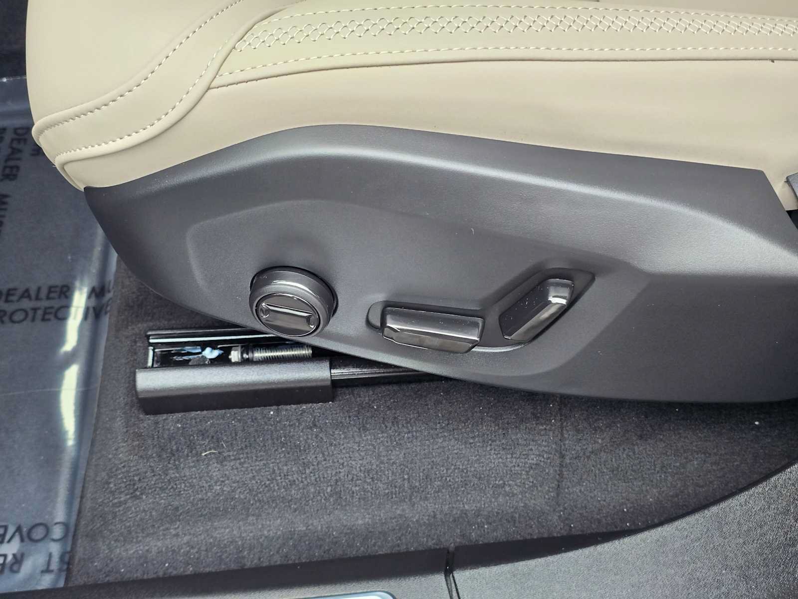 New 2026 Volvo XC90 B6 Core AWD/4WD image 25