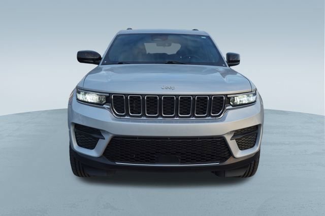 Used 2025 Jeep Grand Cherokee Laredo w/ Luxury Tech Group I image 2