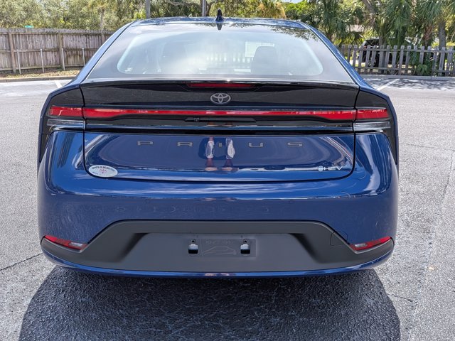New 2027 Toyota Prius LE FWD image 4