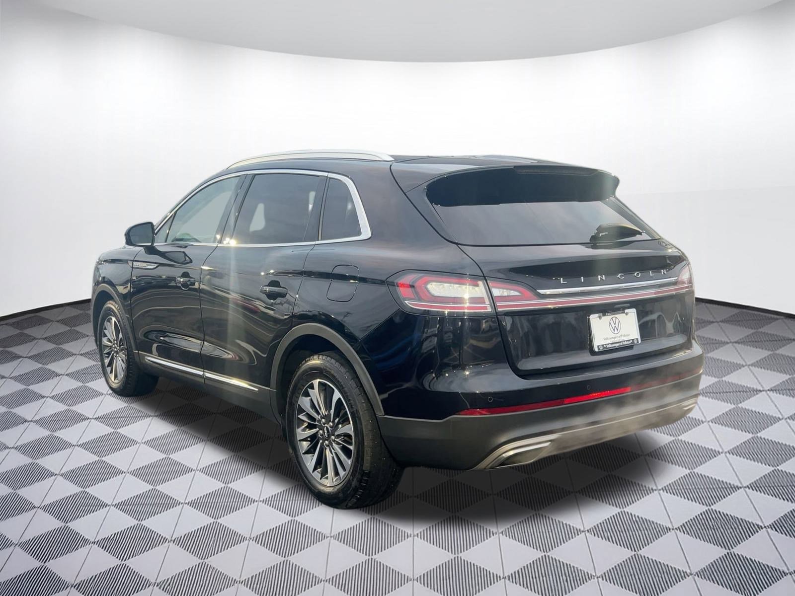 Used 2023 Lincoln Nautilus AWD w/ Premium Package image 3