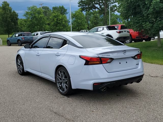 Used 2024 Nissan Altima 2.0 SR FWD image 3