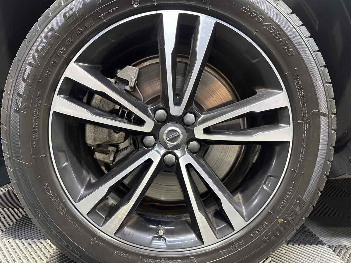 Used 2019 Volvo XC60 T6 Momentum w/ Multimedia Package AWD/4WD image 33