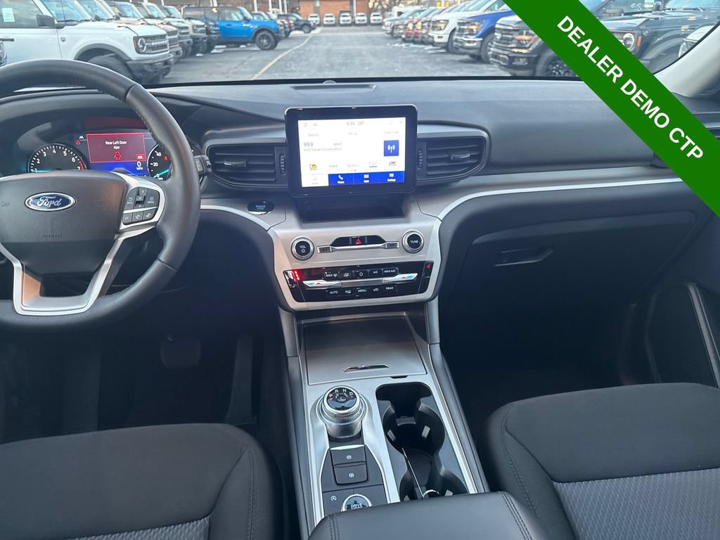 Used 2023 Ford Explorer XLT AWD/4WD image 18