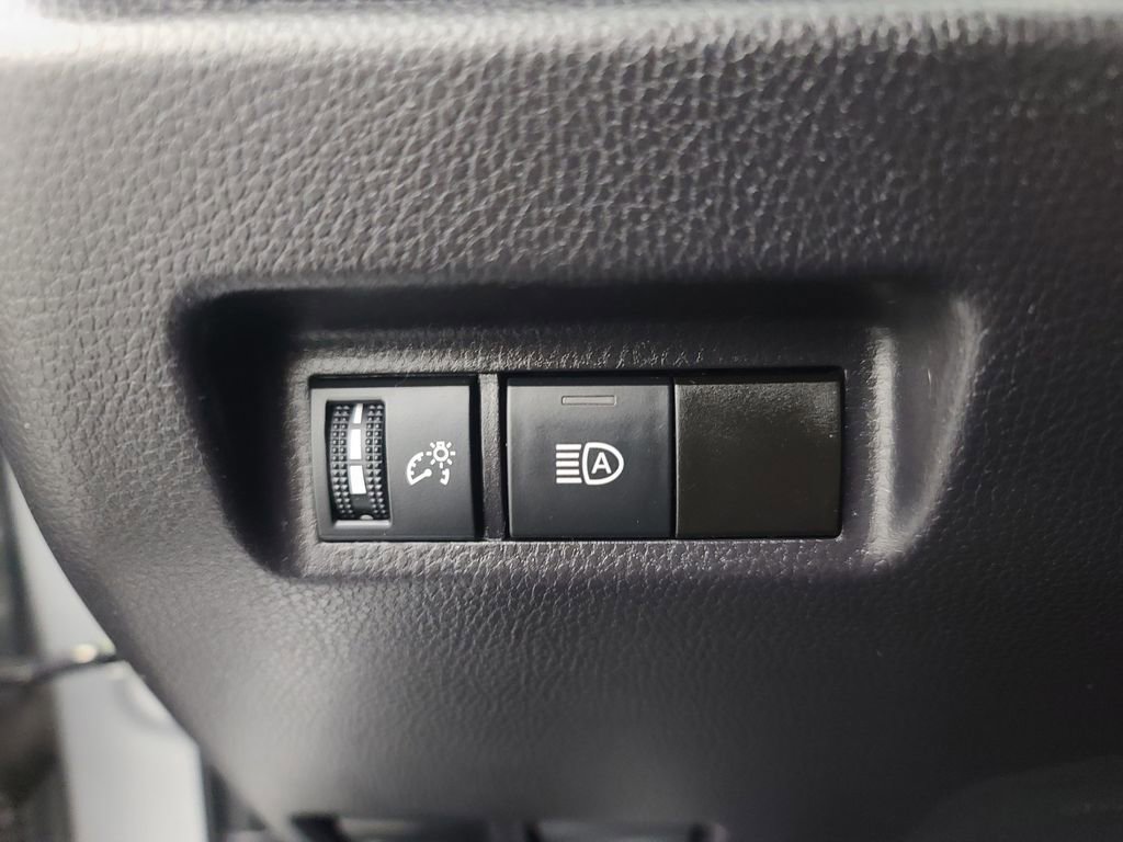 Used 2025 Toyota RAV4 XLE image 27