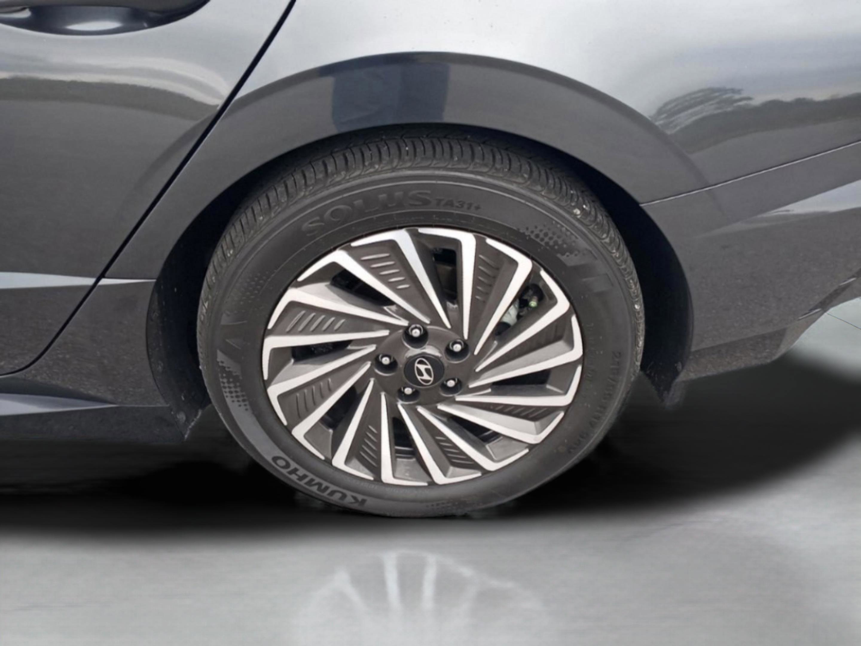 Used 2025 Hyundai Sonata Limited image 38