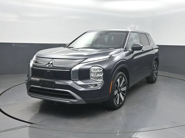 Used 2025 Mitsubishi Outlander SE