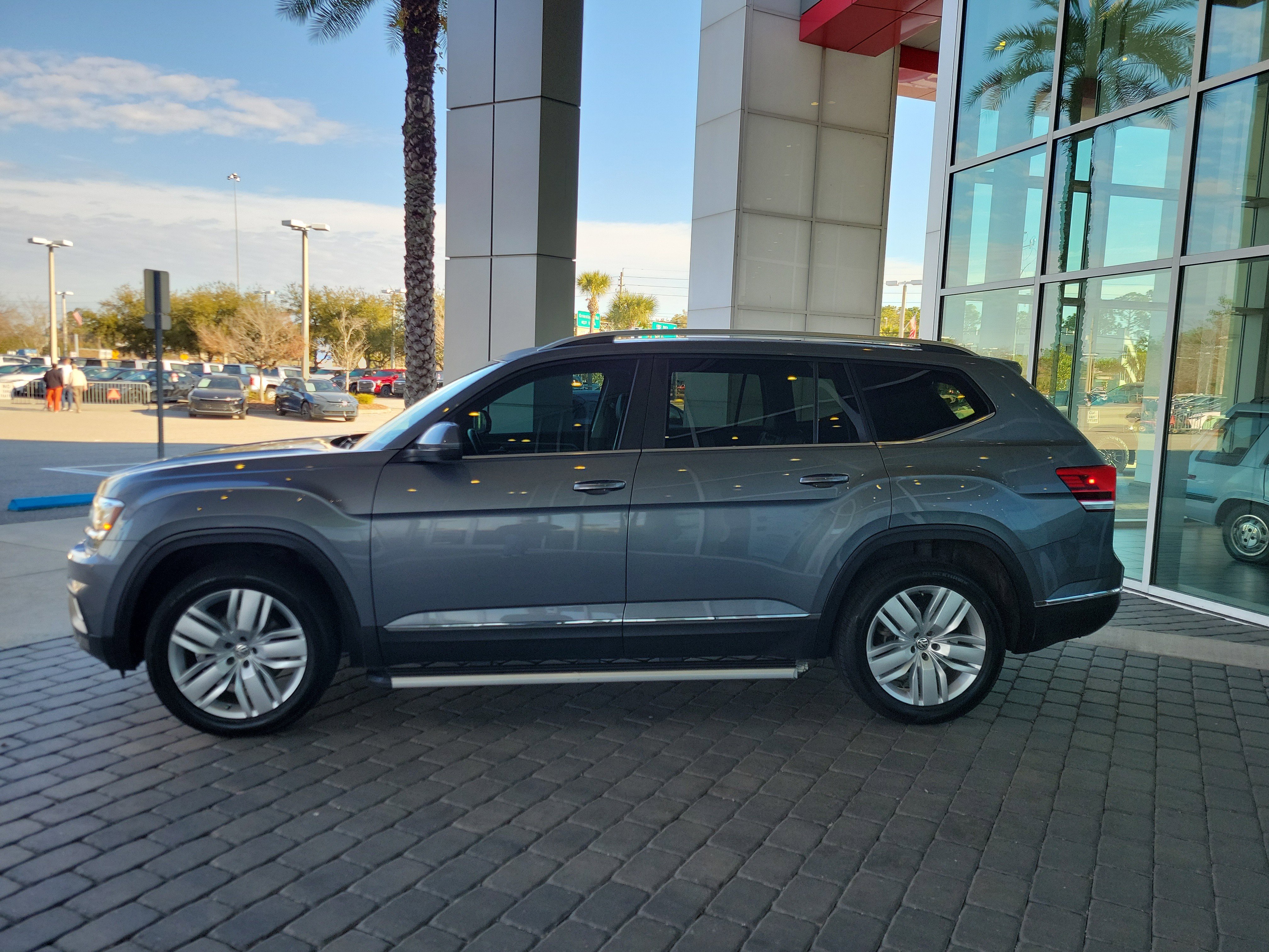 Used 2019 Volkswagen Atlas SEL image 3