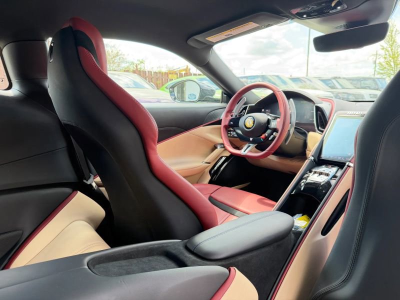 Used 2024 Ferrari Roma RWD image 28