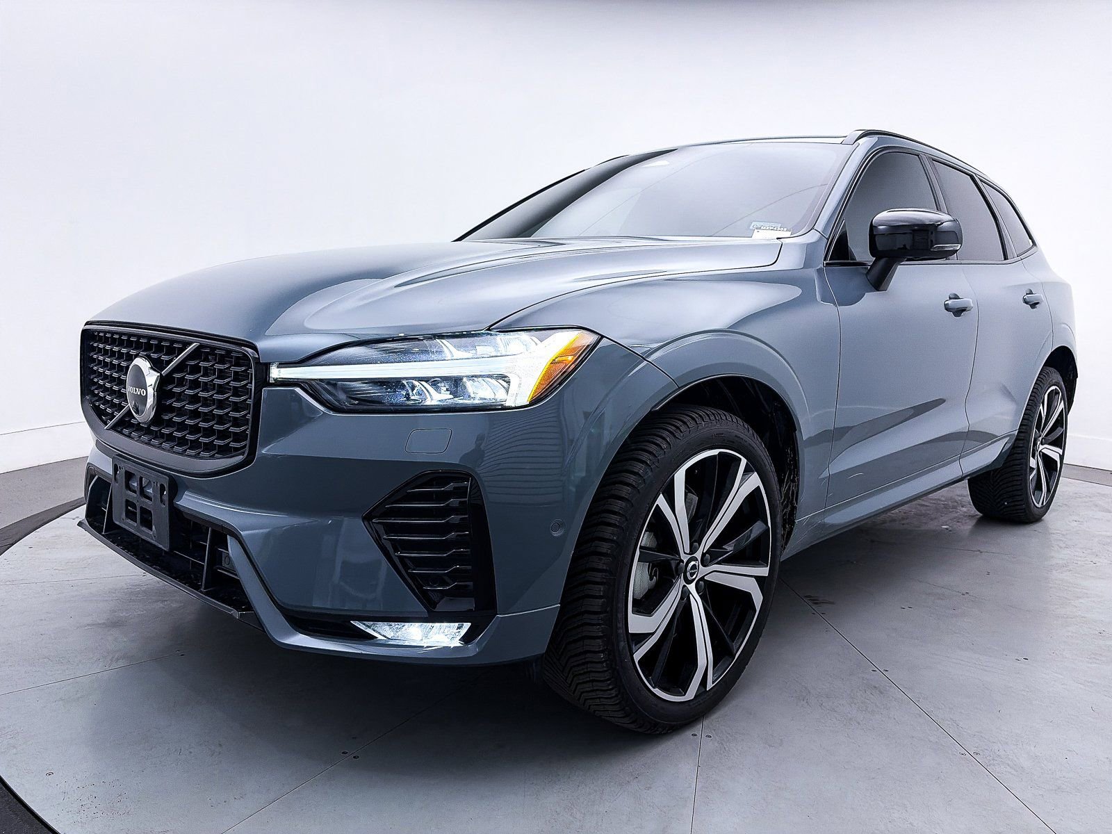 Used 2023 Volvo XC60 B6 Ultimate w/ Protection Package Premier image 15