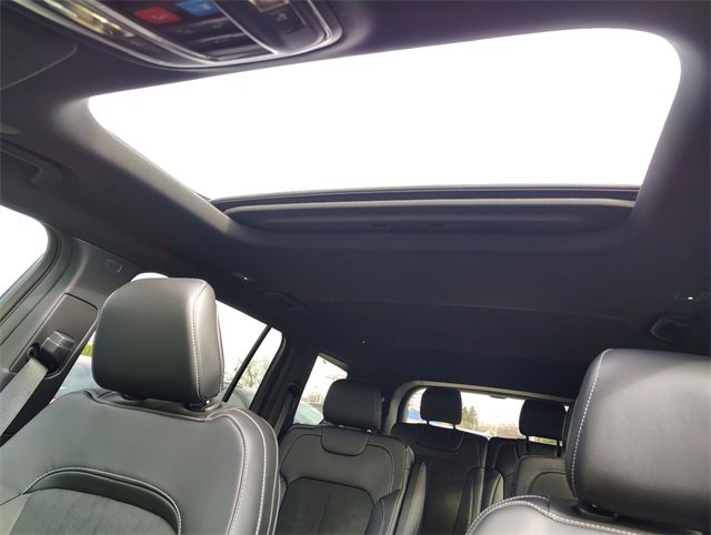 New 2025 Jeep Grand Cherokee L Altitude image 4