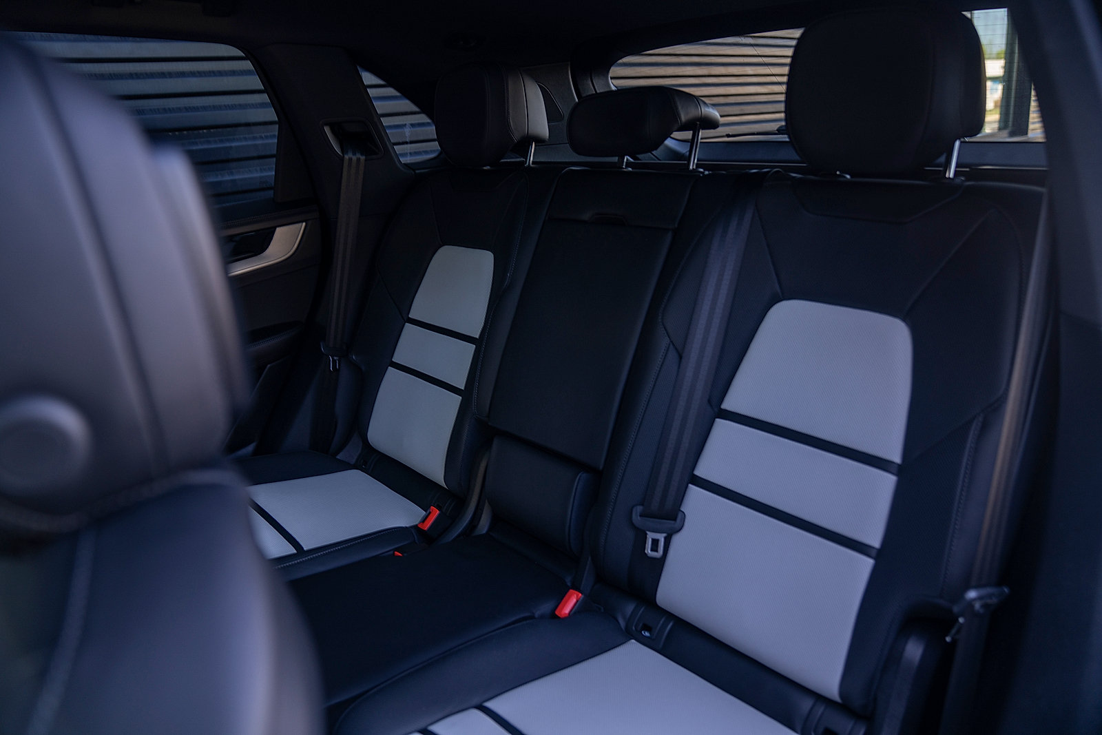 Certified 2025 Porsche Cayenne E-Hybrid AWD/4WD image 21