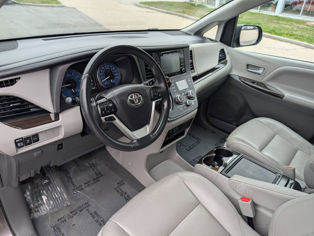 Used 2019 Toyota Sienna XLE w/ XLE Navigation Package AWD/4WD image 17