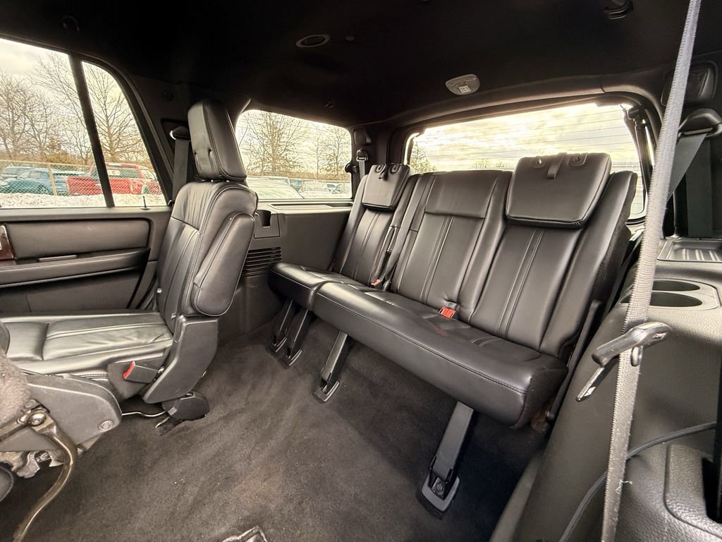 Used 2017 Lincoln Navigator Select image 14