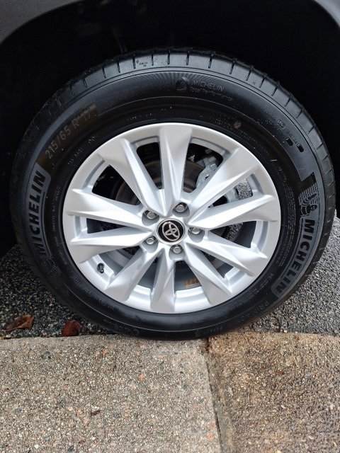 Used 2024 Toyota Corolla Cross LE image 21