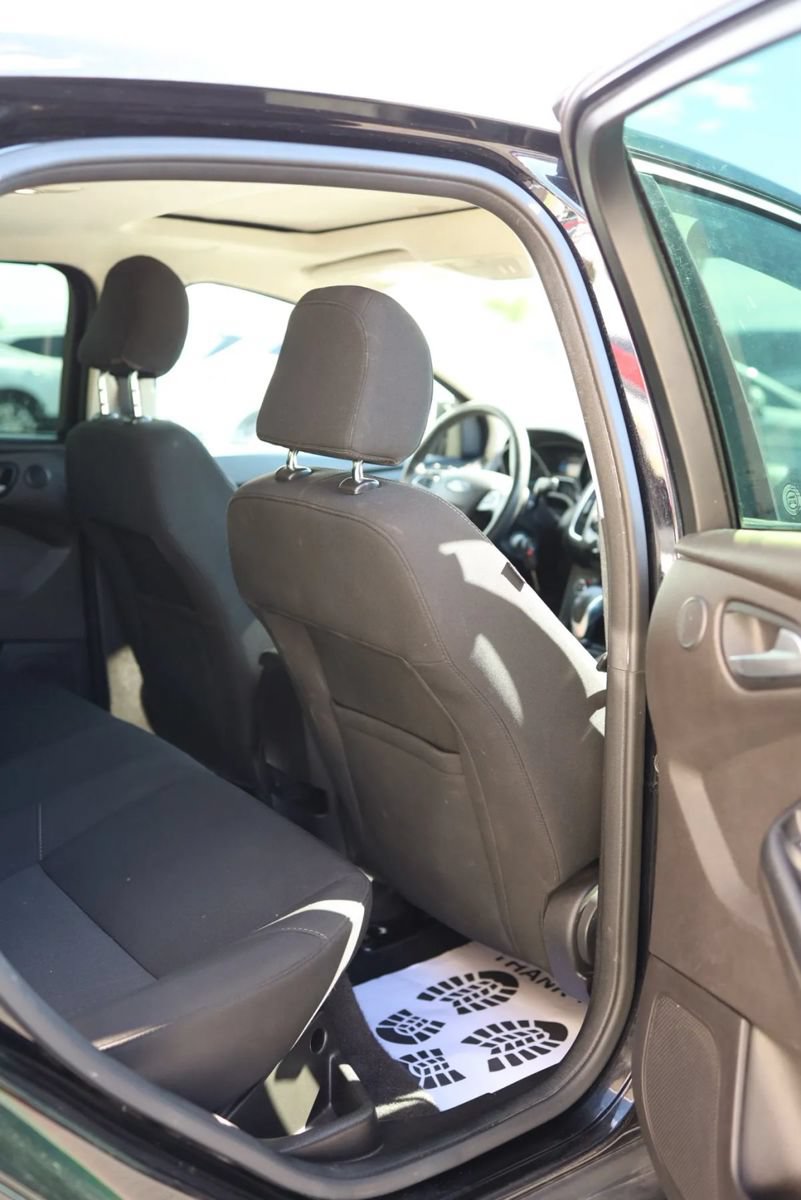 Used 2017 Ford Focus SEL w/ Cold Weather Package FWD image 38