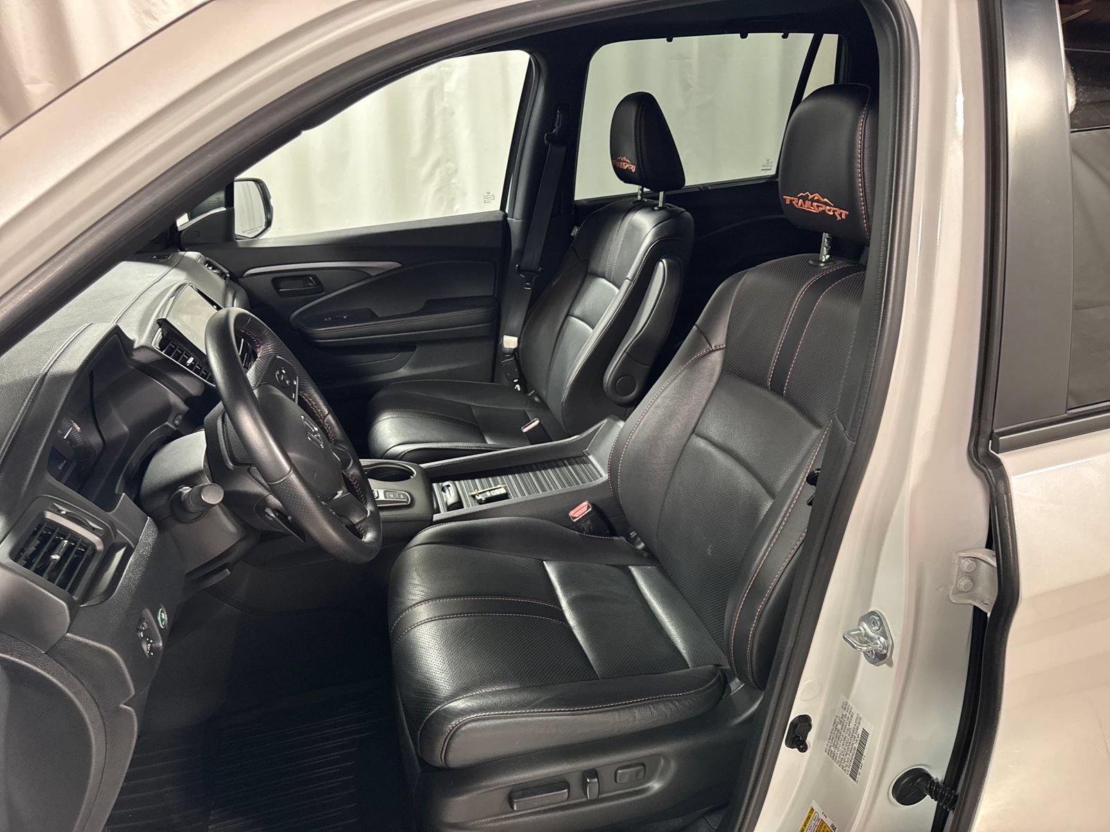 Used 2023 Honda Passport TrailSport image 3