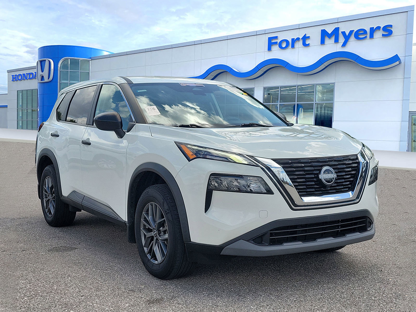 Used 2022 Nissan Rogue S image 1