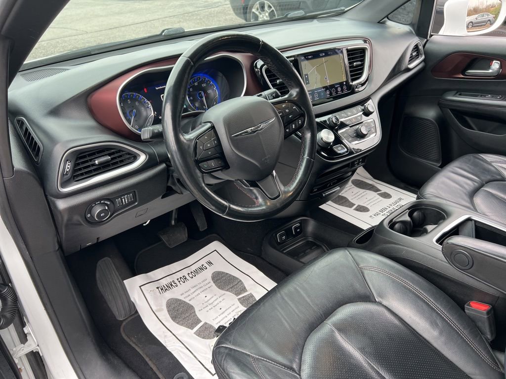 Used 2020 Chrysler Pacifica Touring-L image 16