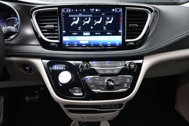 Used 2024 Chrysler Pacifica Limited FWD image 4