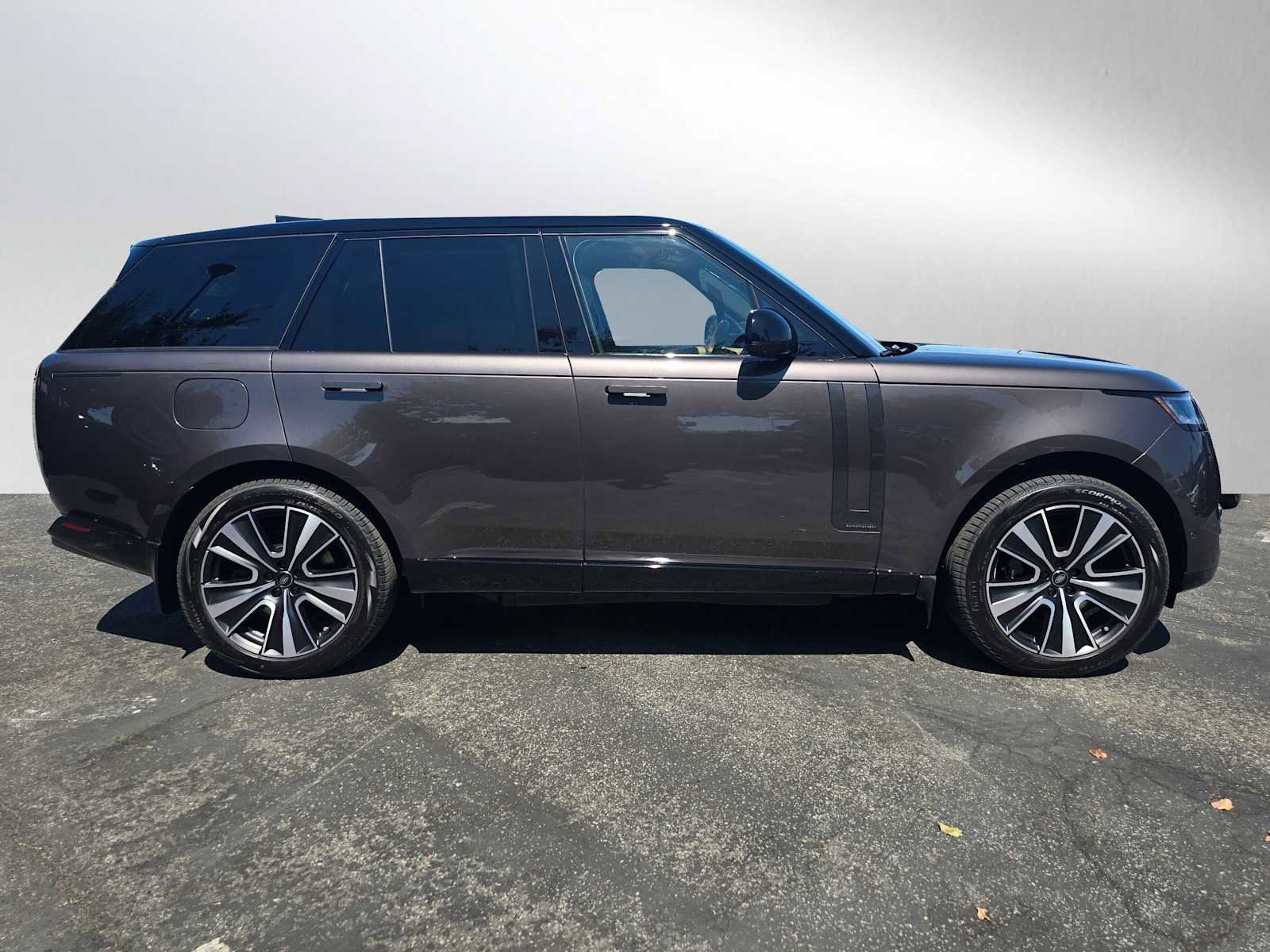 New 2025 Land Rover Range Rover Autobiography image 2