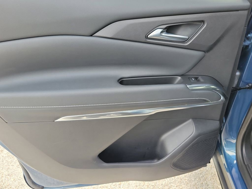 Used 2025 Chevrolet Traverse LT image 10