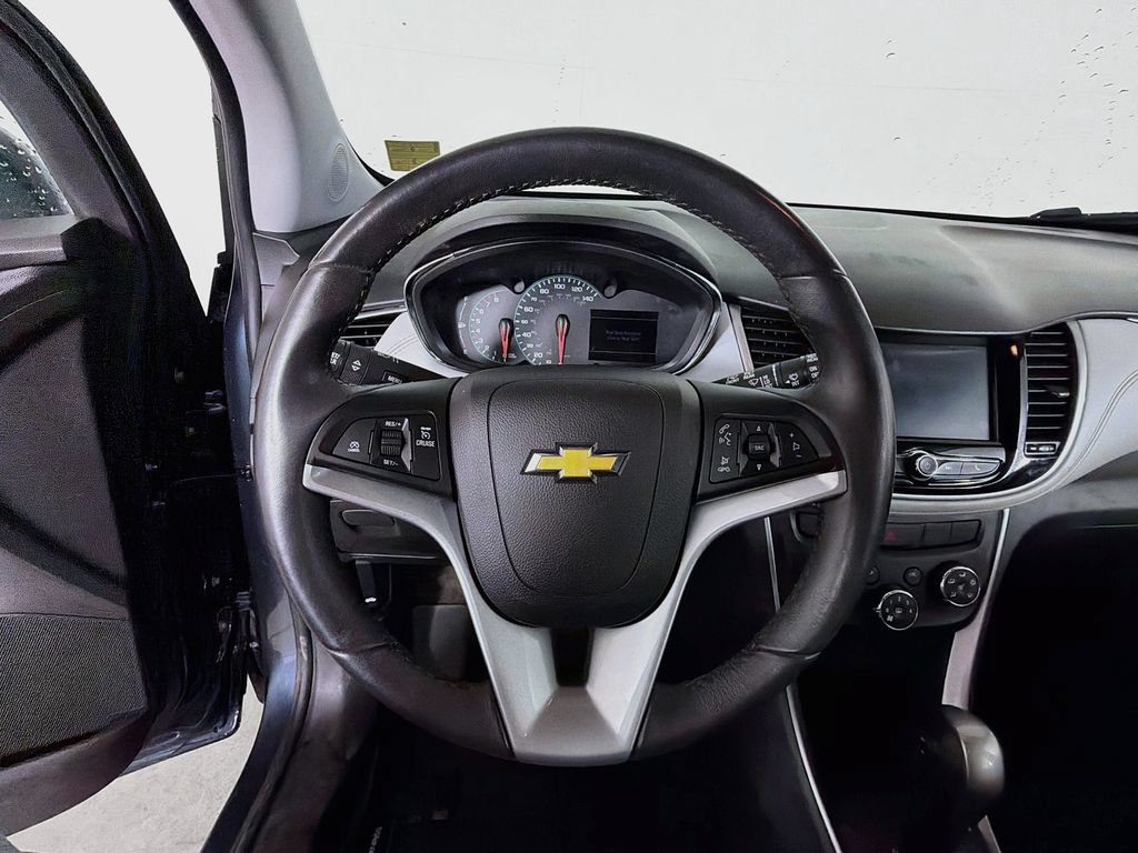 Used 2022 Chevrolet Trax LT w/ Premium Seat Package AWD/4WD image 13