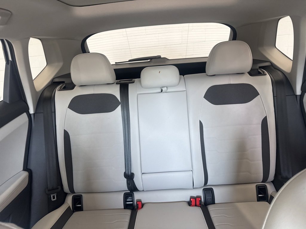 Certified 2025 Volkswagen Taos SE image 26