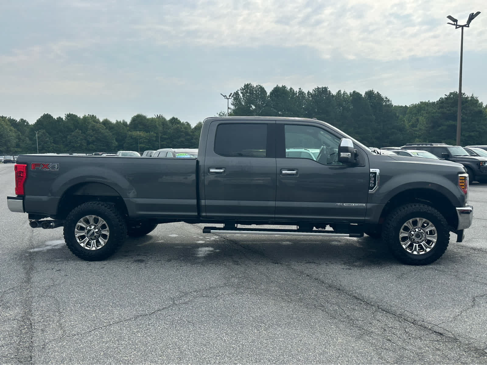 Used 2018 Ford F350 XLT w/ XLT Premium Package AWD/4WD image 6