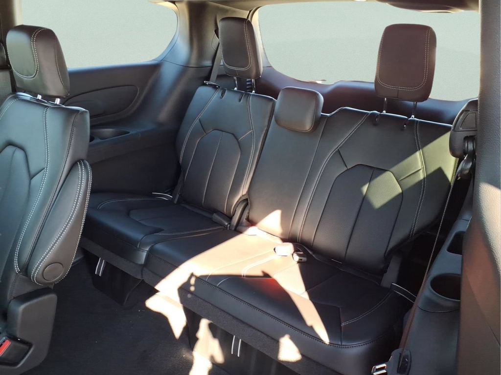 New 2026 Chrysler Pacifica Select FWD image 10