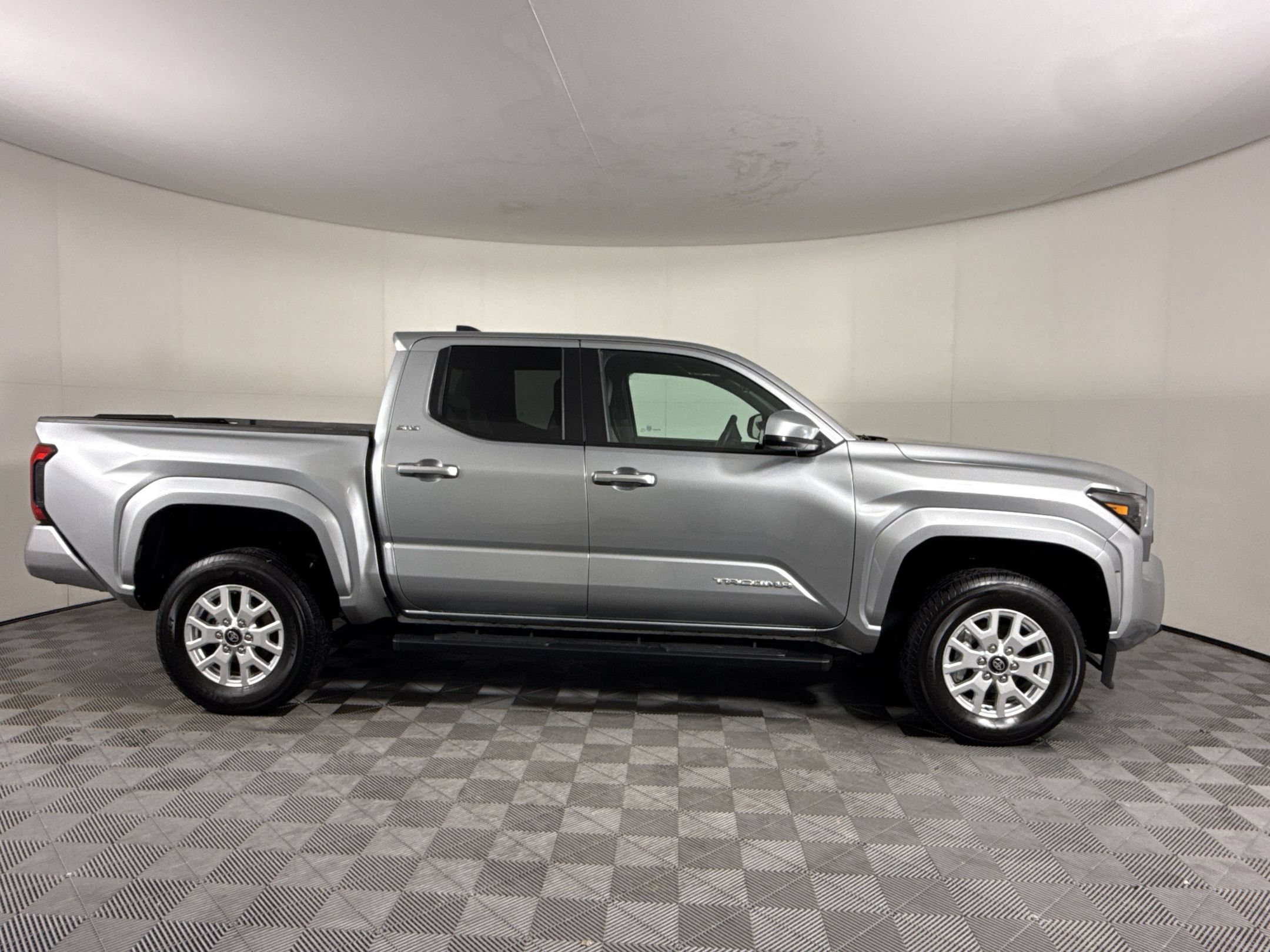 Used 2024 Toyota Tacoma SR5 RWD image 8