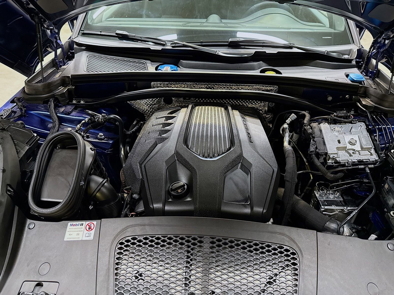 Used 2024 Porsche Macan image 32