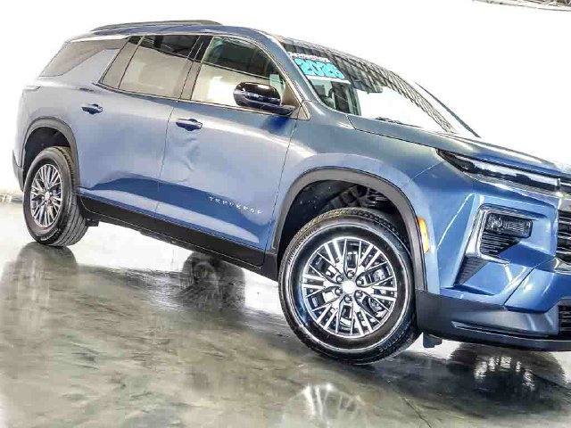 Used 2026 Chevrolet Traverse LT AWD/4WD image 5